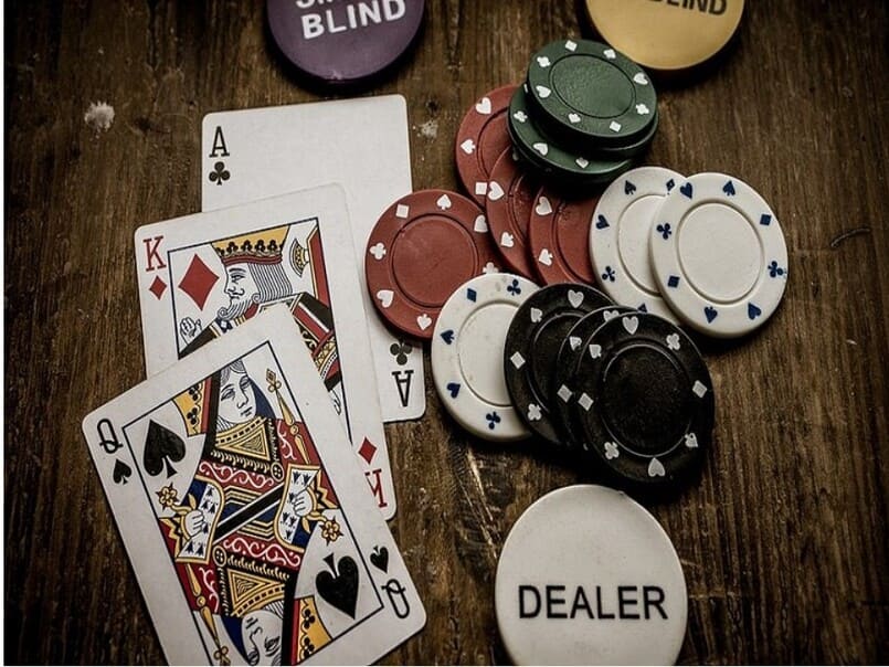 Chia sẻ thuật ngữ trong poker về lối chơi.